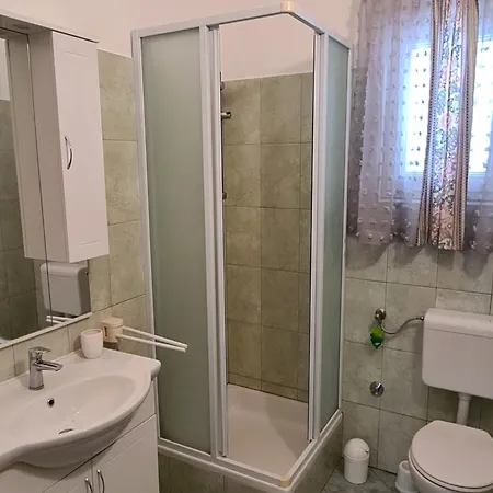 In Near Stunning Beaches Privlaka (Zadar)